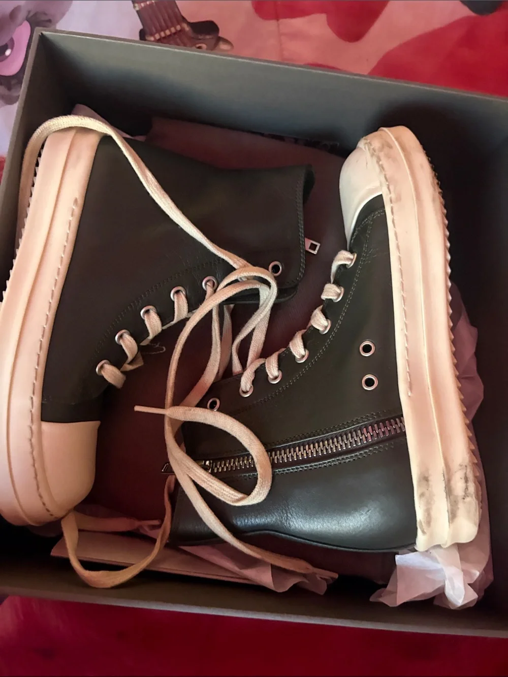 Saks Fifth Avenue Forest/Milk Sneaker Box Label